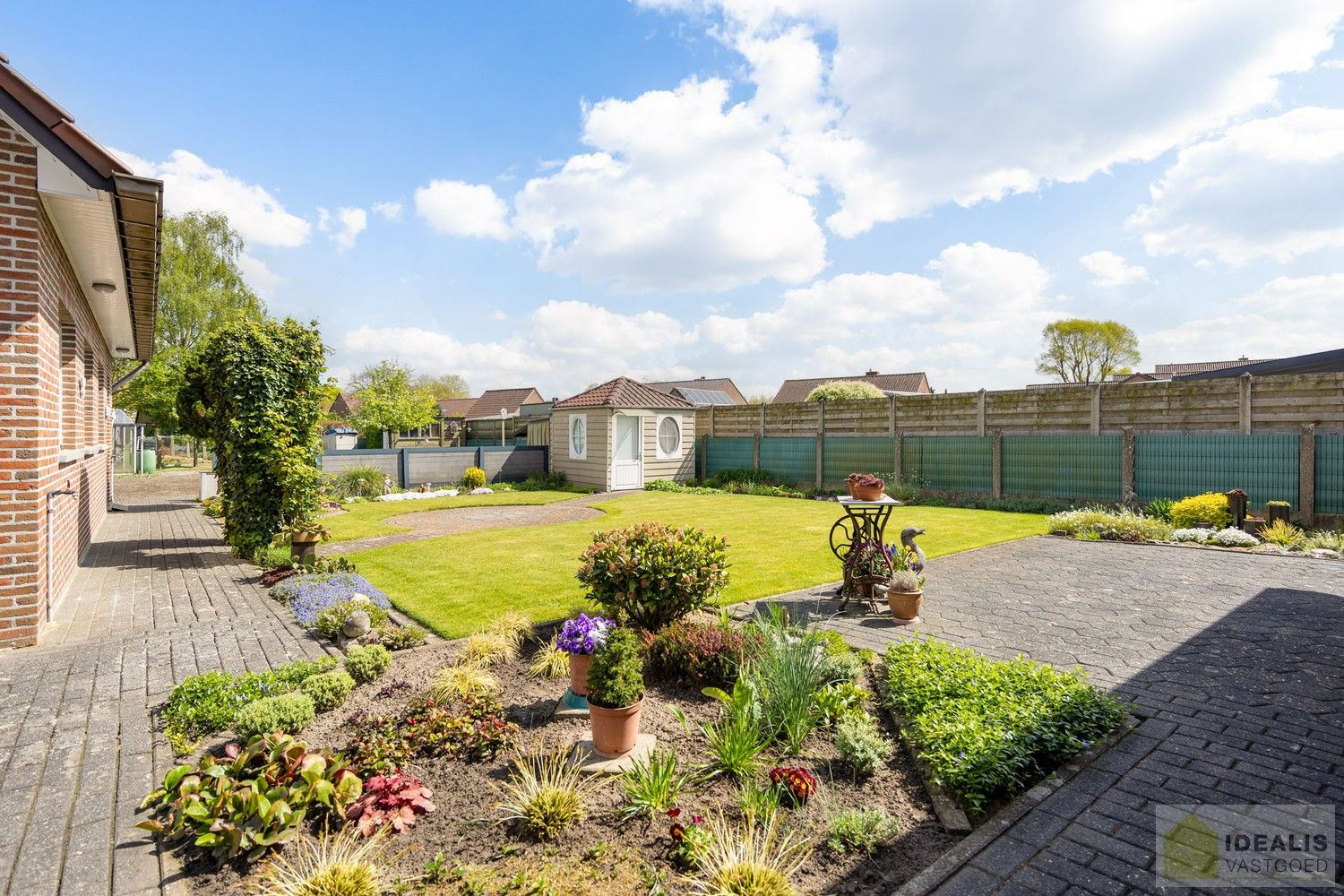 KNAPPE EN INSTAPKLARE WONING MET 4 SLAAPKAMERS, INPANDIGE ÉN VRIJSTAANDE GARAGE, HEERLIJK TERRAS OMGEVEN DOOR EEN PRACHTIGE TUIN foto 33