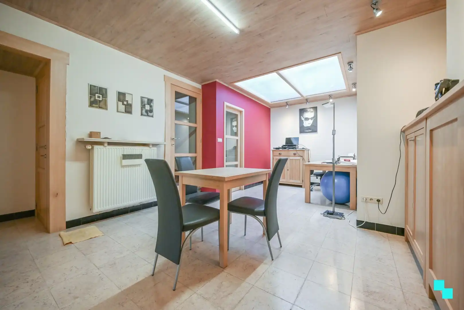 Ruime handelswoning op ideale zichtlocatie foto 9