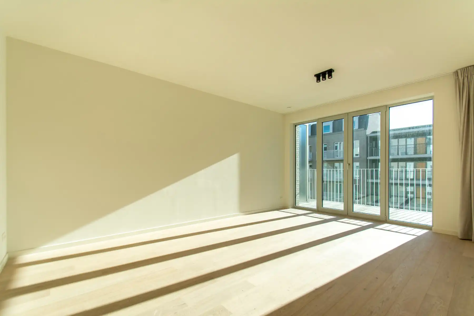 Lichtrijk nieuwbouwappartement met 3 slaapkamers en terras foto 3