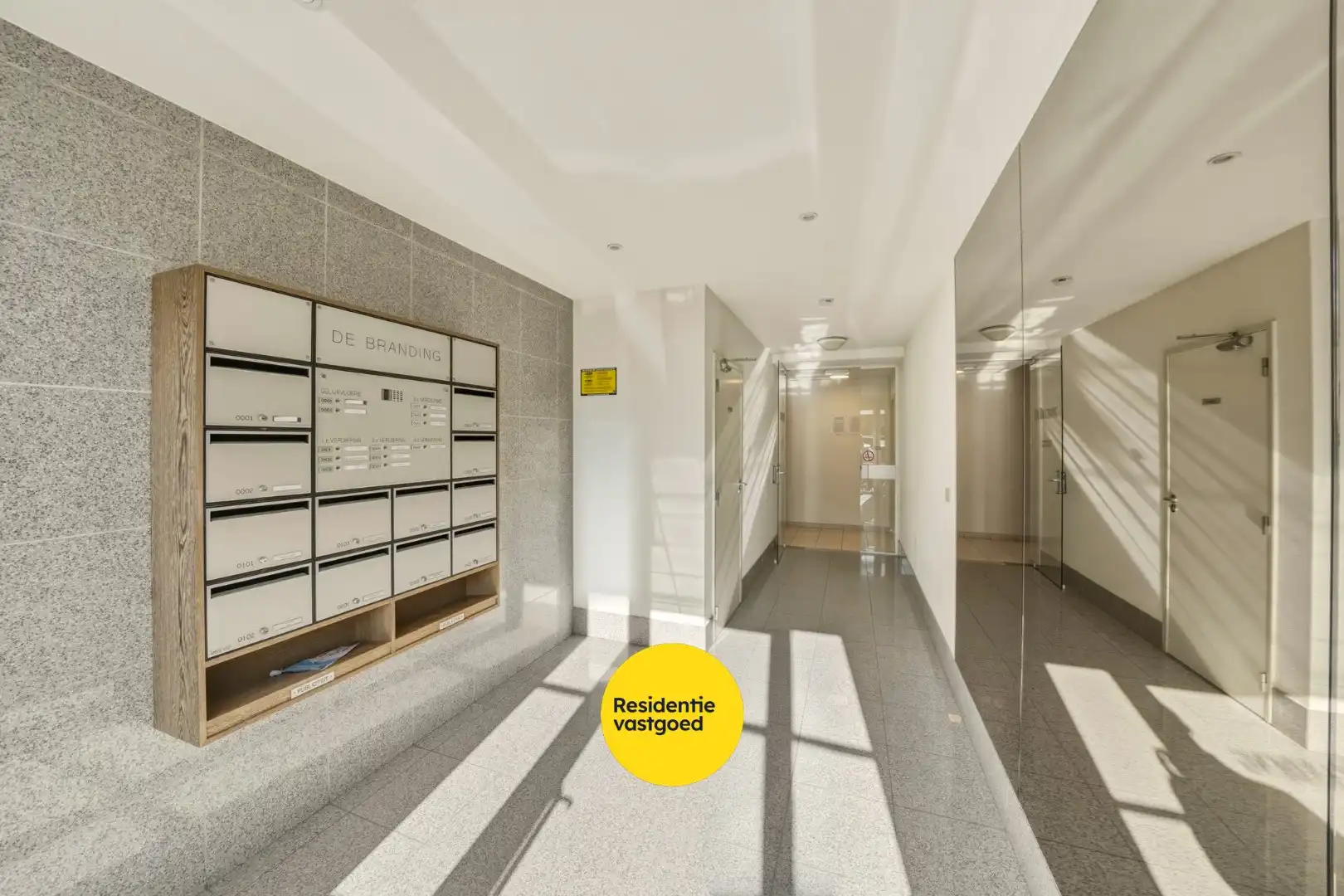 Instapklaar 3- slaapkamerappartement op toplocatie aan het strand! foto 20