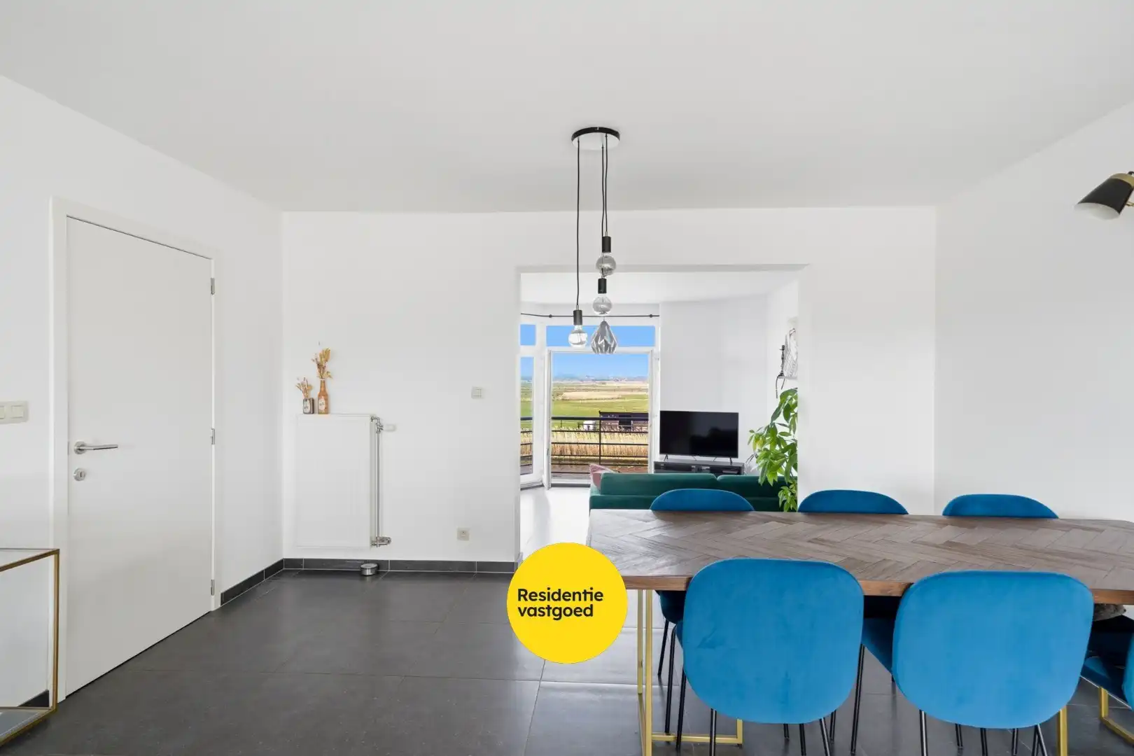 Instapklare woning met zicht op de vaart in Oudenburg foto 8