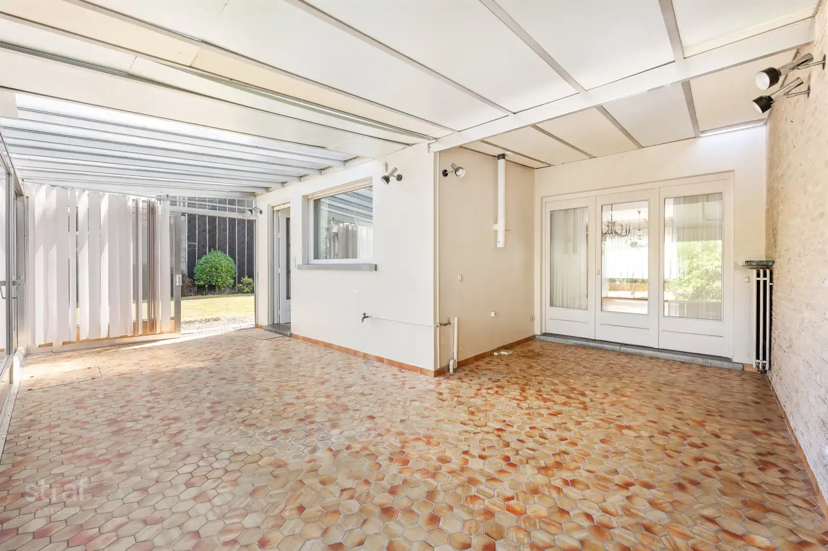 Ruime gezinswoning met grote tuin en tot vijf slaapkamers foto 6