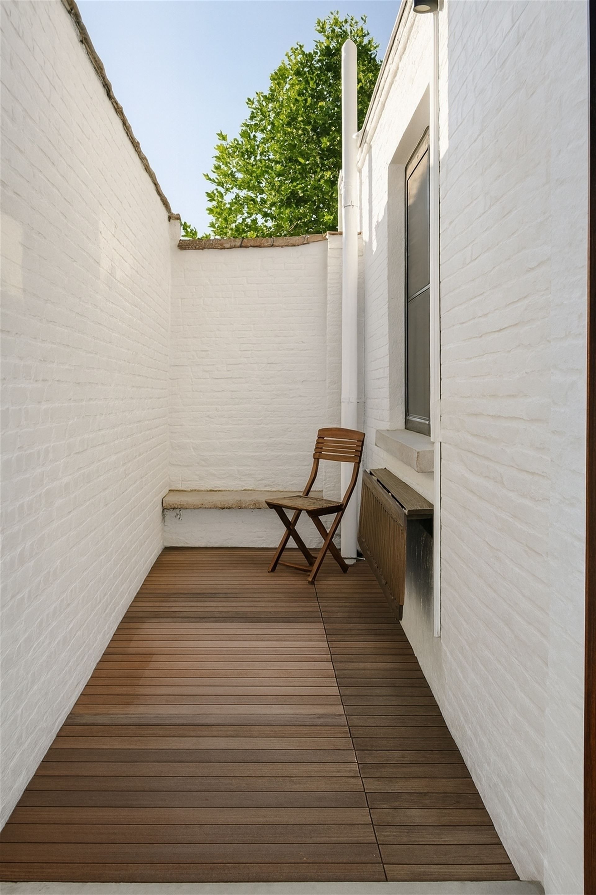 Stadswoning met 2 slpks, garage en terras foto 4