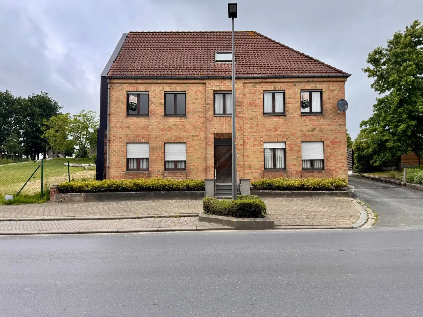 Ruim en lichtrijk appartement met 3 slaapkamers in Koolskamp foto {{pictureIndex}}