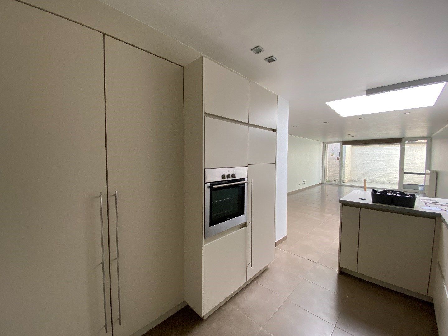 Ruime stadswoning met 2 slaapkamers en garage foto 3