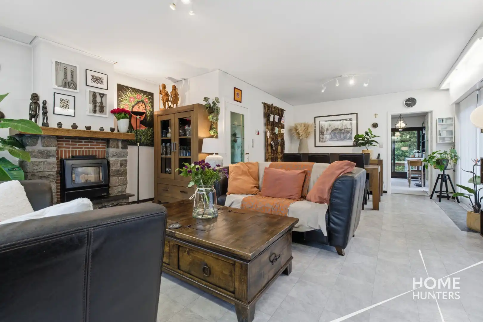 RUSTIG GELEGEN BUNGALOW MET RUIME TUIN EN VEELZIJDIGE KELDERRUIMTE foto 9