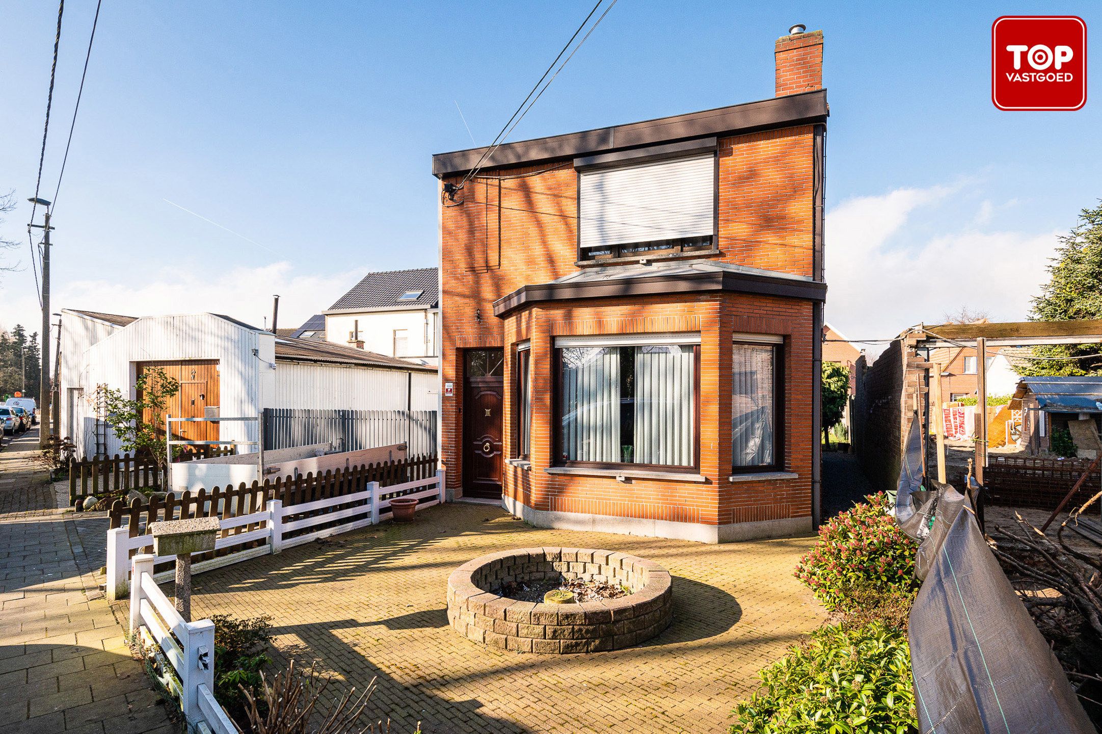 Woning met mooie tuin en ingang via de achtergelegen garage.  foto 16