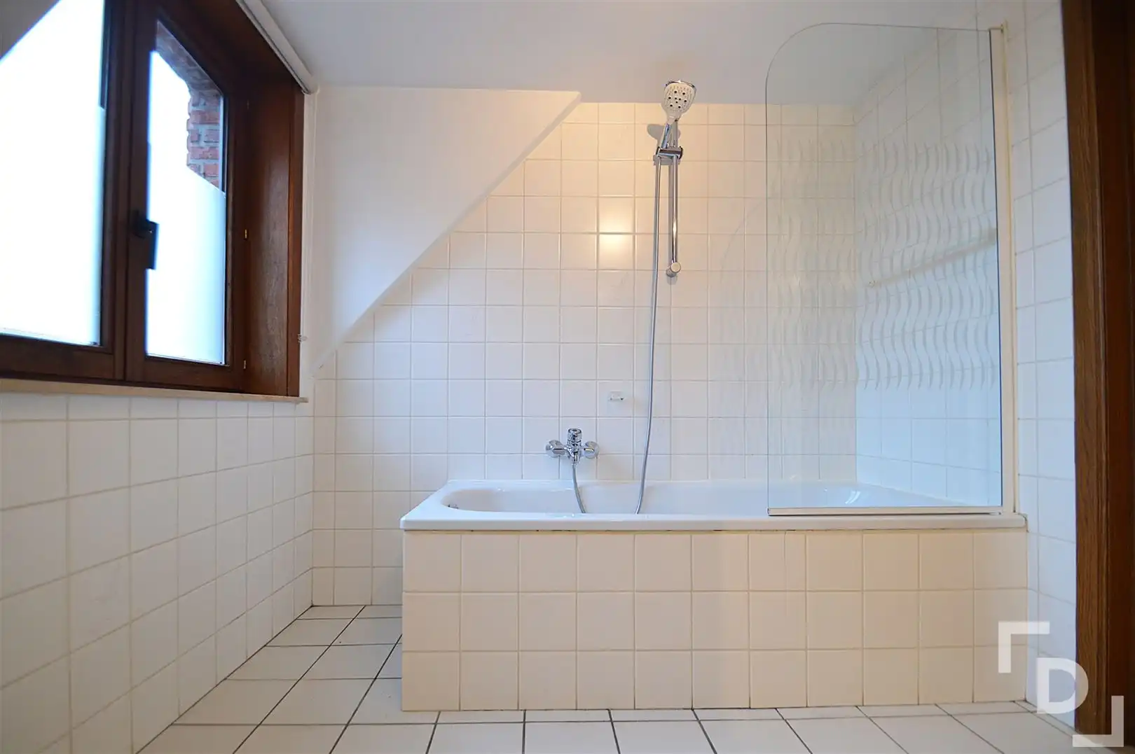 Ruim appartement op toplocatie te huur in Ieper foto 14