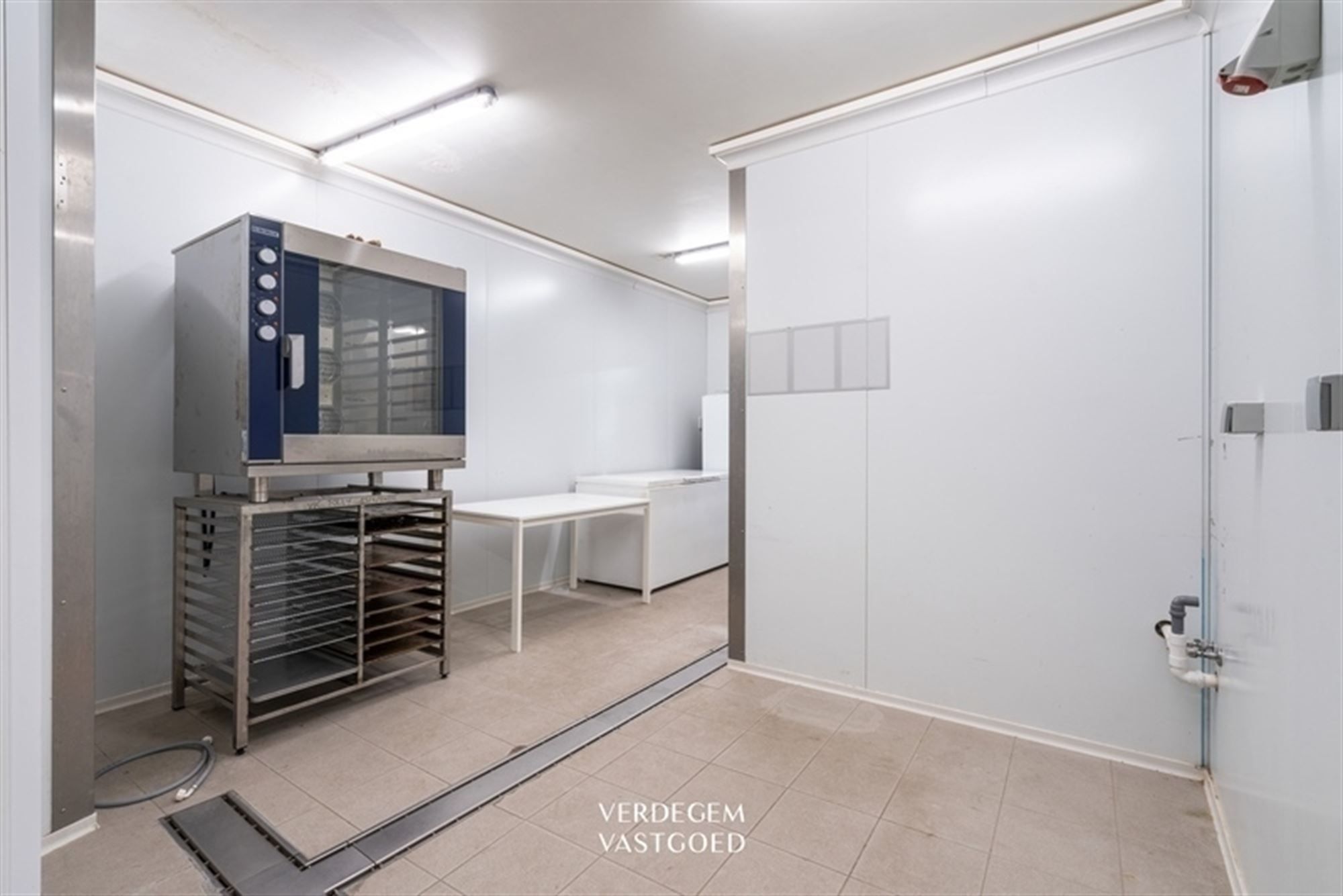 Wonen en werken op een unieke locatie: handelsgelijkvloers met appartement en tuin foto 7