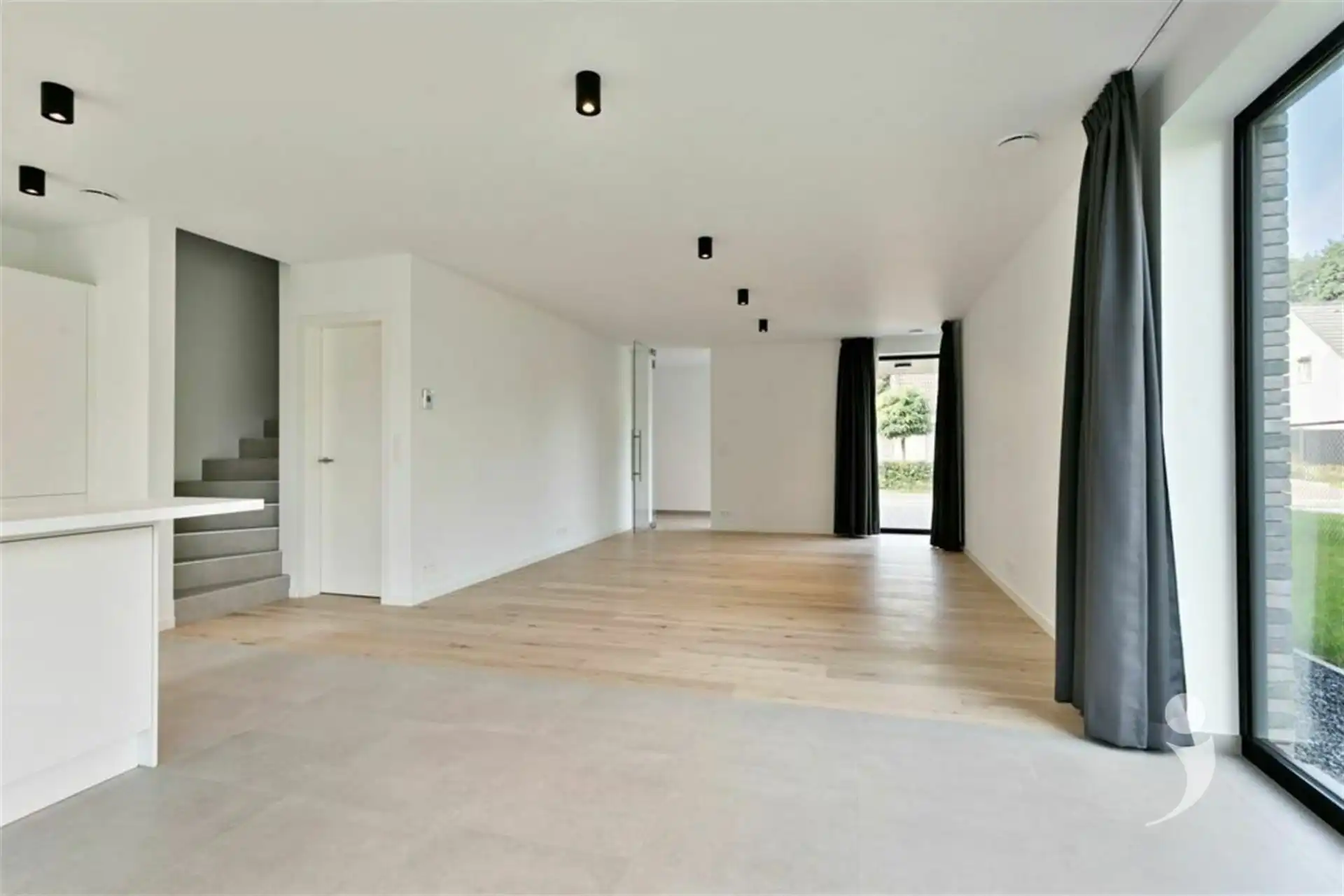 Moderne, halfopen BEN woning in groene, rustige omgeving foto 5