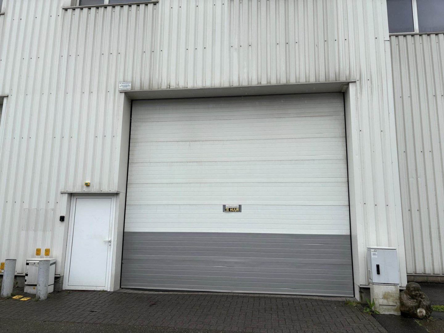Bedrijfshal / opslagloods van +- 430m² gelegen in het Verlipark !  foto {{pictureIndex}}