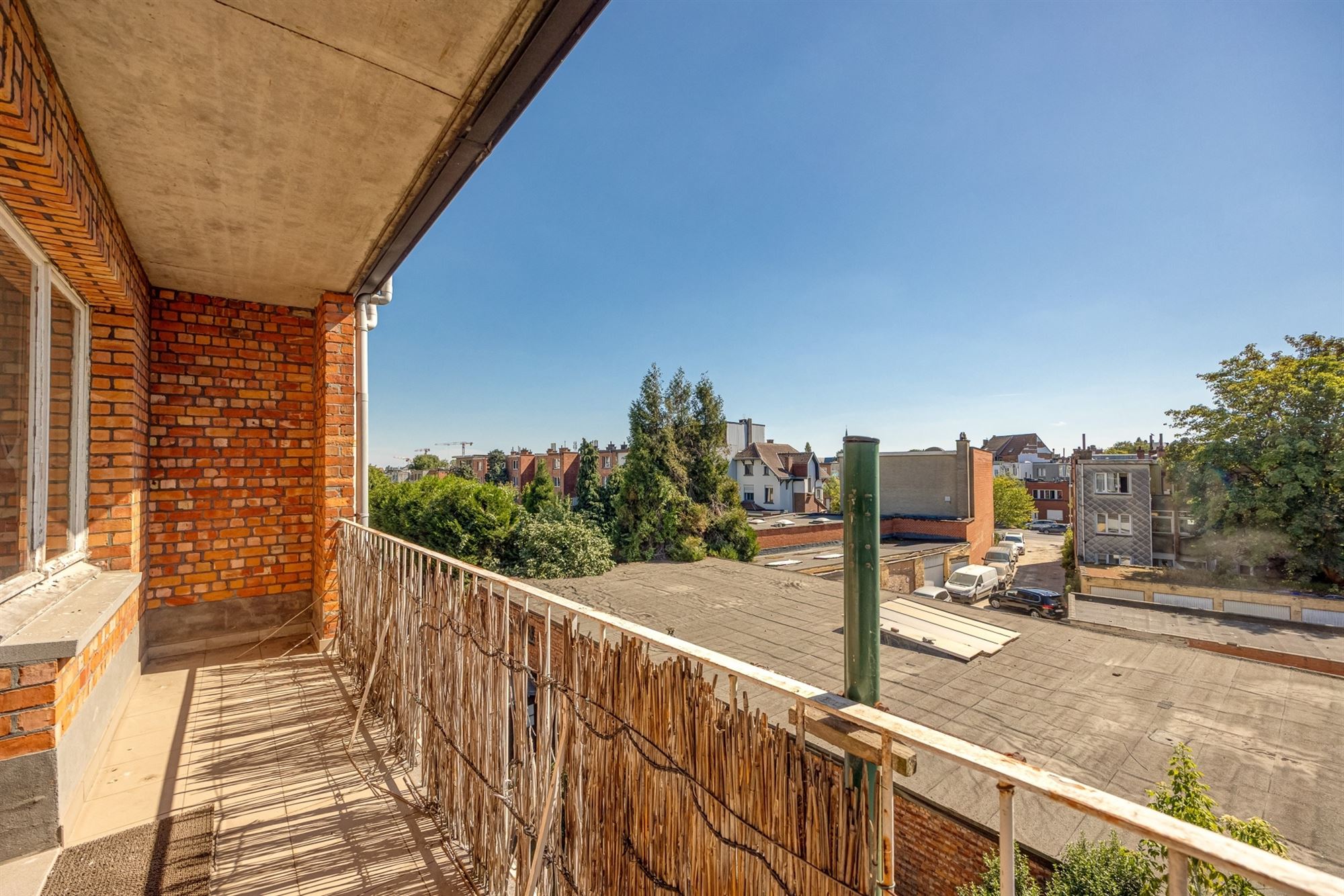 Op te frissen appartement met zuidgericht terras foto 12