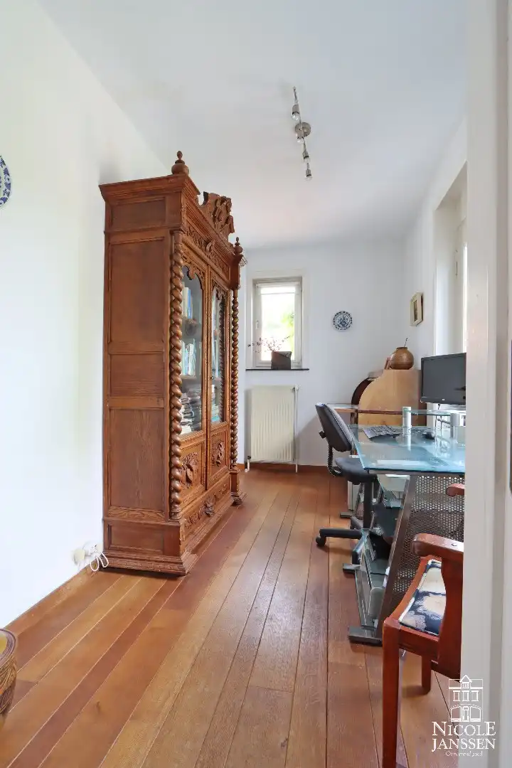 Verrassend ruime gezinswoning met prachtige diepe tuin foto 9