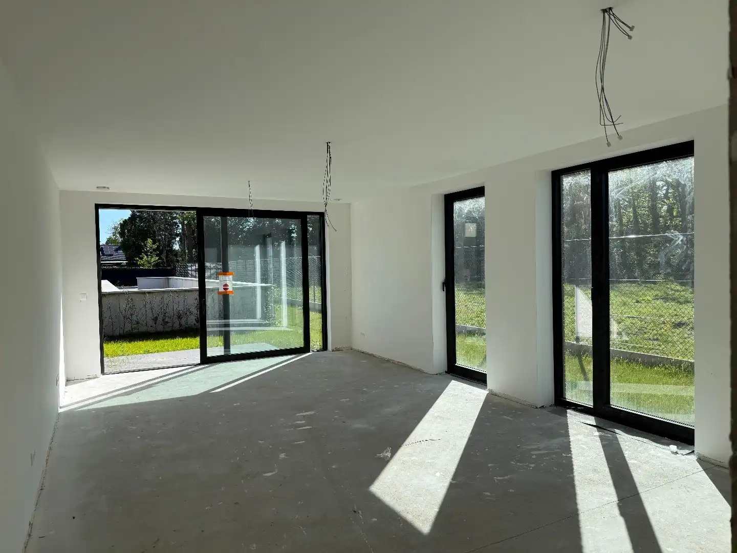 Gelijkvloers 2-slpk appartement met tuin, 2 stpls en een kelder foto 5