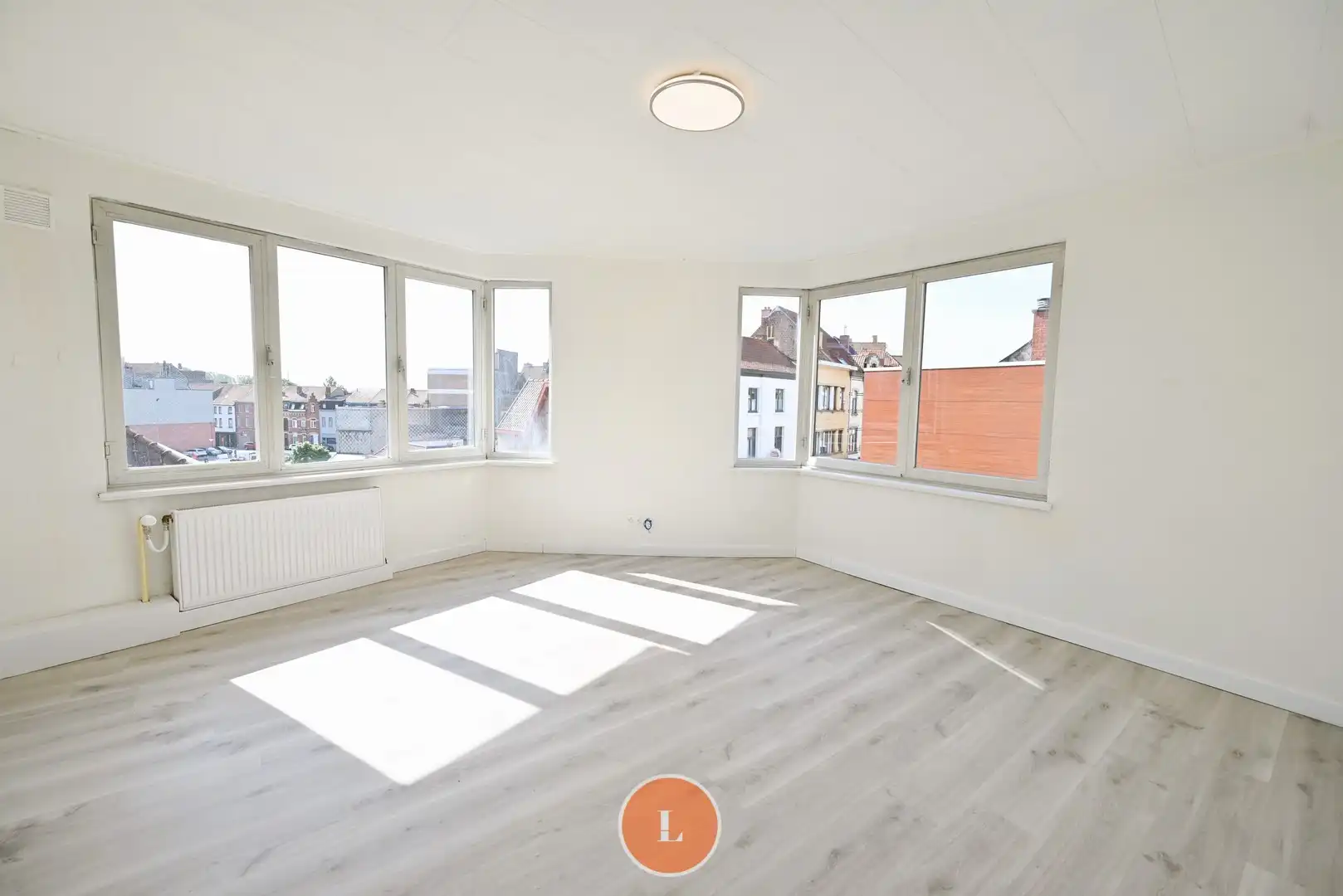 Handelspand met woonst op een toplocatie foto 12