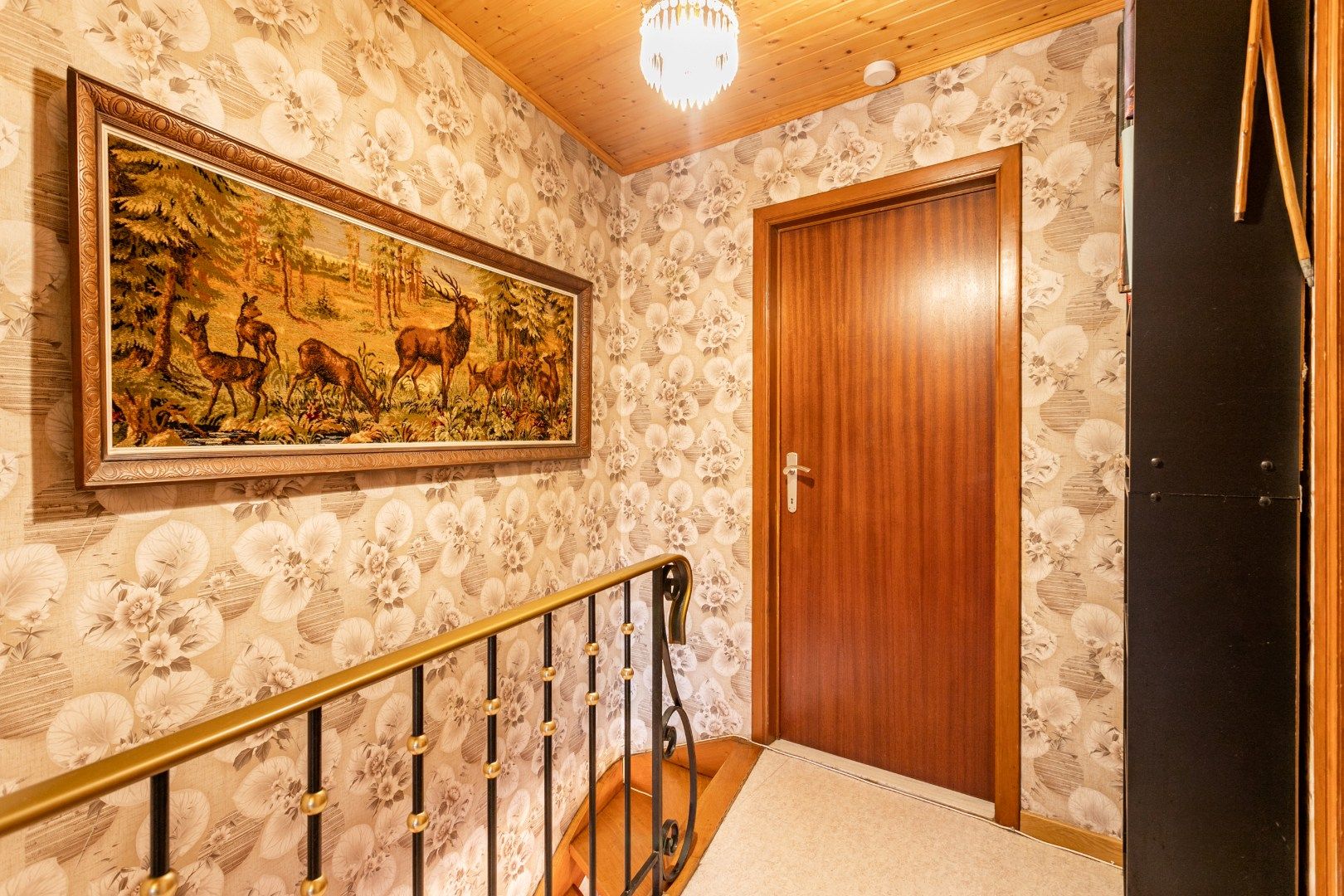 Te renoveren bel-étage met 2 slpk en garage te Buizingen foto 8