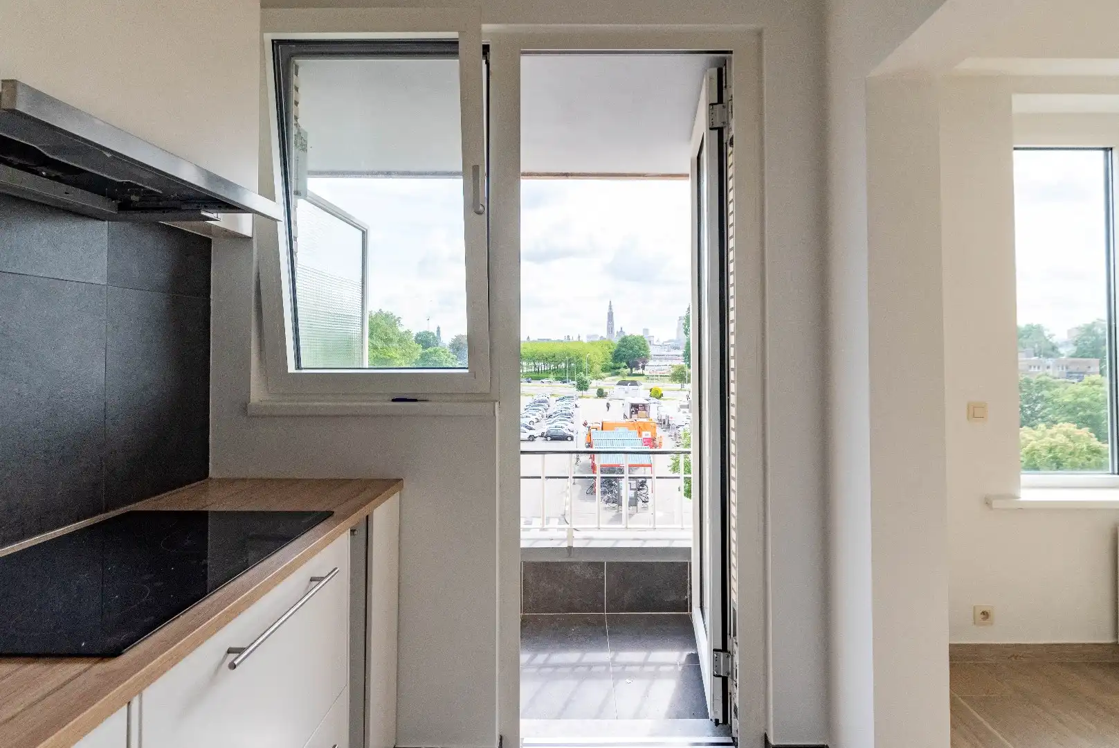 2 slaapkamer appartement met veel lichtinval met uitzicht foto 11