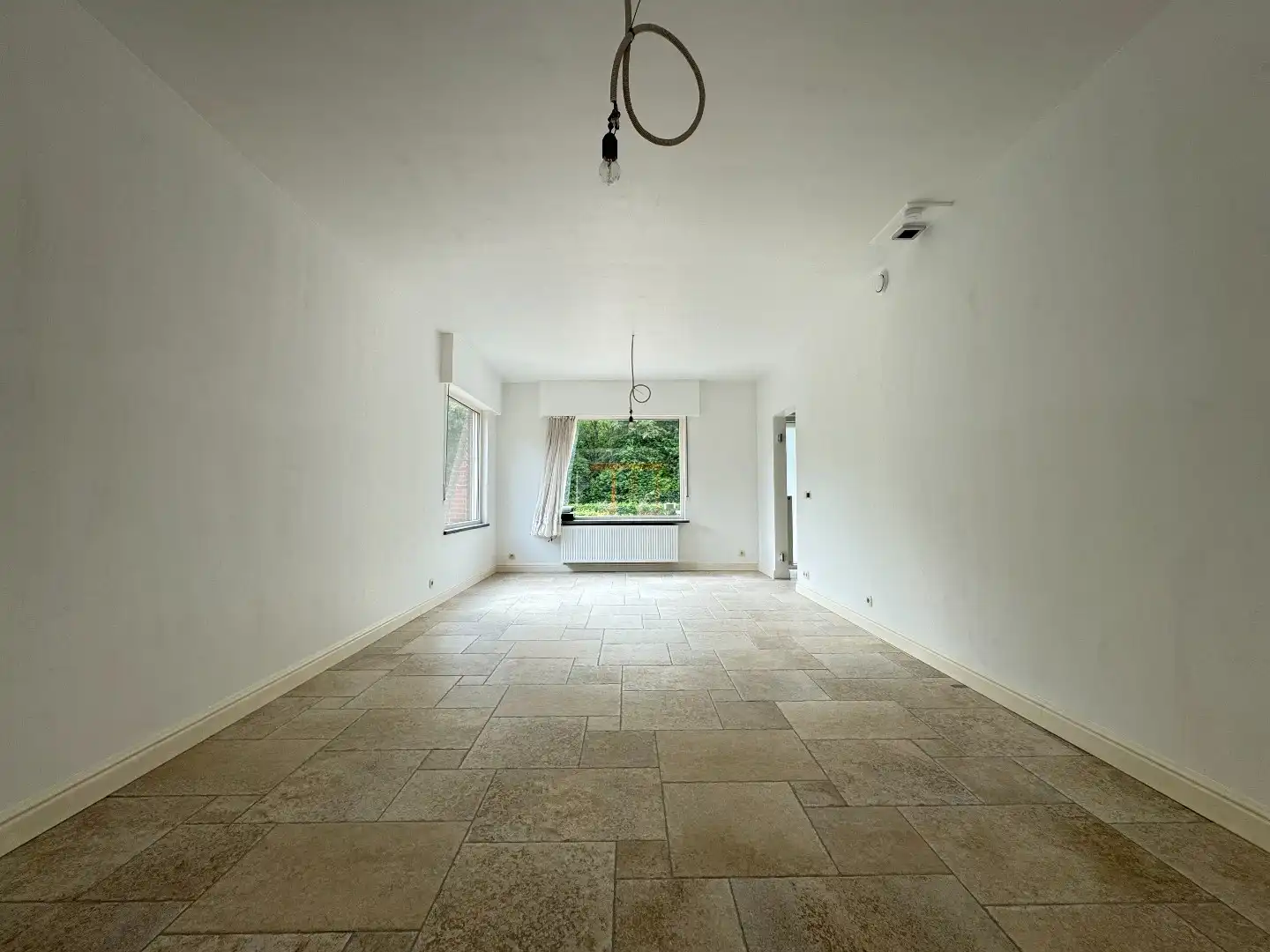 Een 4-gevelwoning met garage en  tuin foto 2
