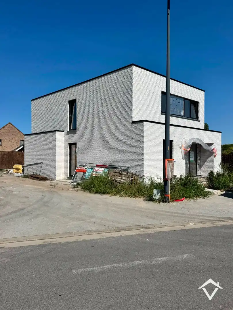 Alleenstaande nieuwbouwwoning met 3 slaapkamers en tuin te Koekelare foto 2
