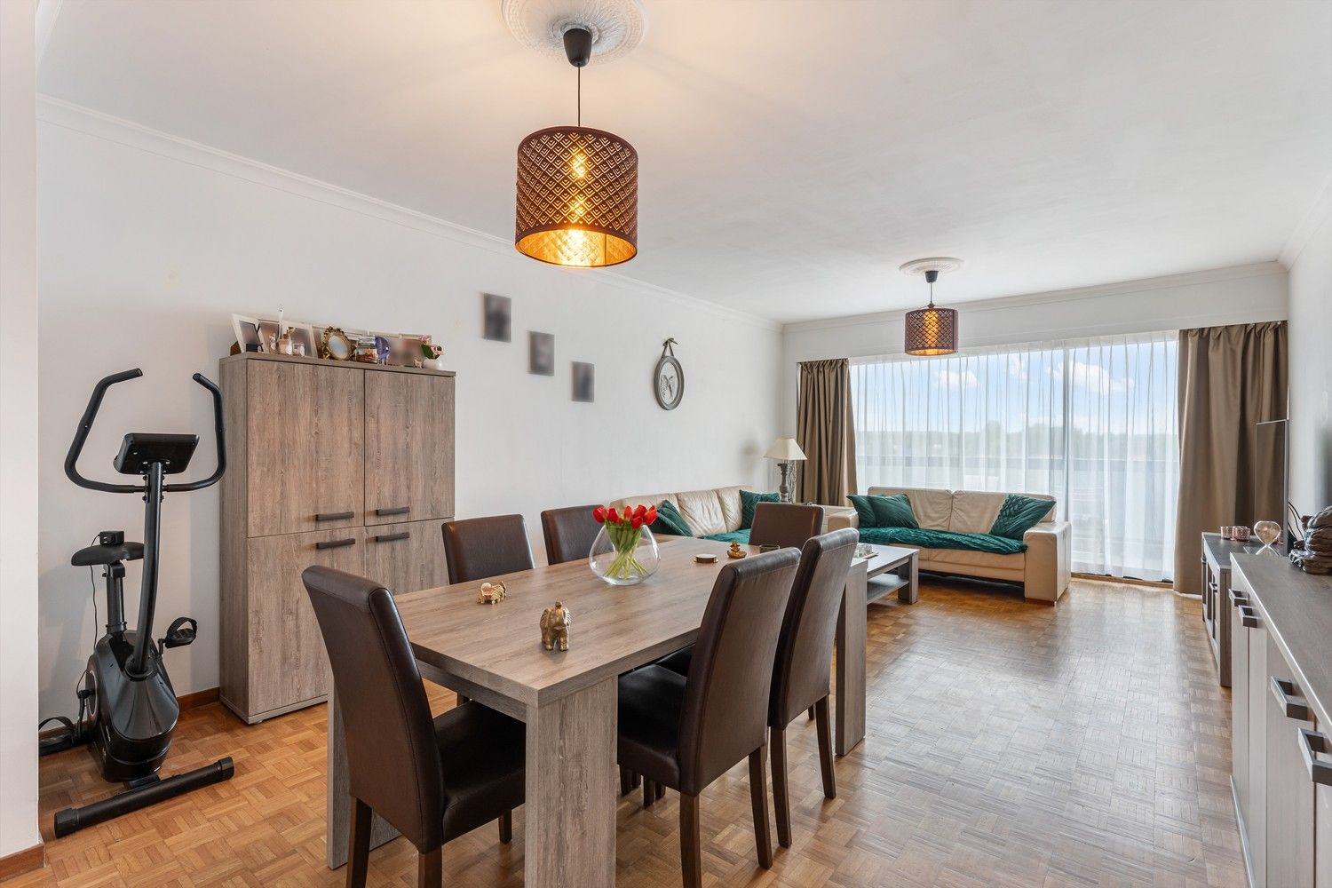 Centraal gelegen appartement met 2 slaapkamers, kelder en een autostaanplaats foto 2