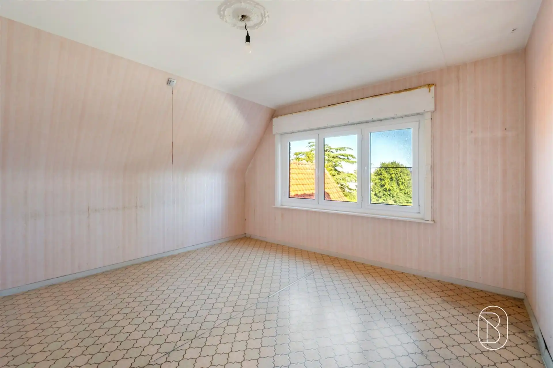 Rustig gelegen woning met 3 slaapkamers en grote tuin foto 11