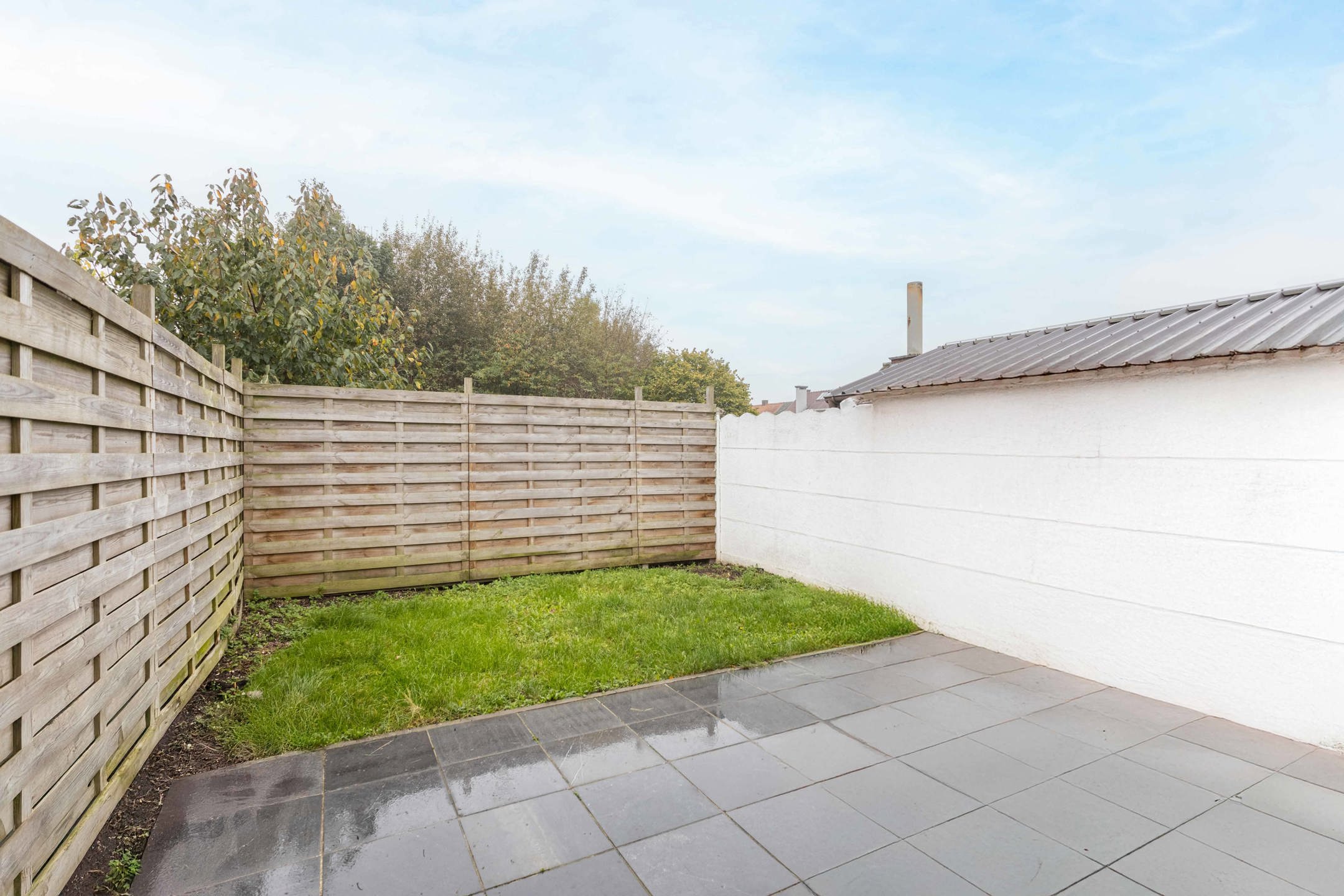 Gerenoveerde rijwoning met 3 slaapkamers en tuin. foto 16