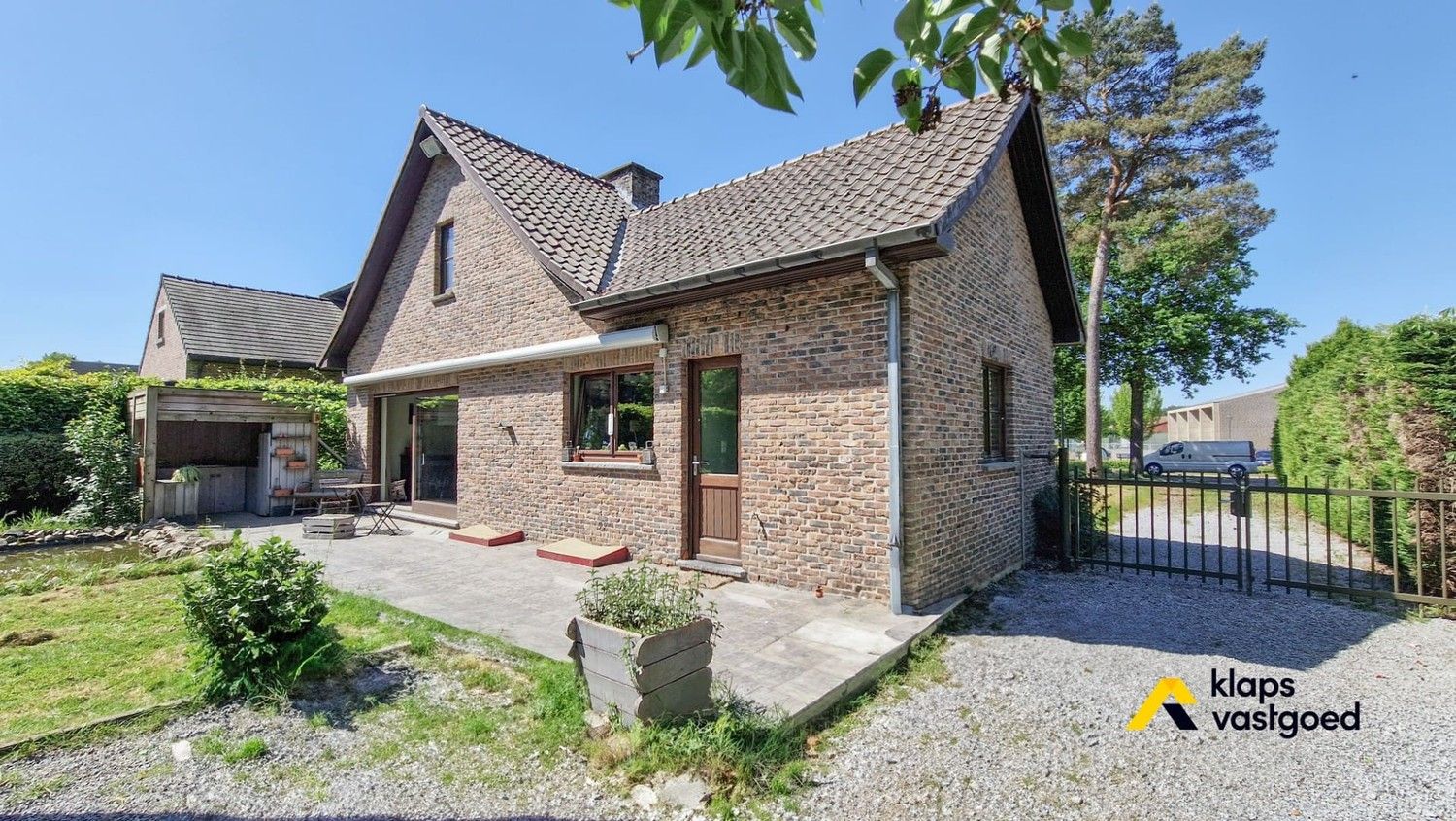 Woning met 3 slaapkamers op uniek perceel van ruim 26are foto 4