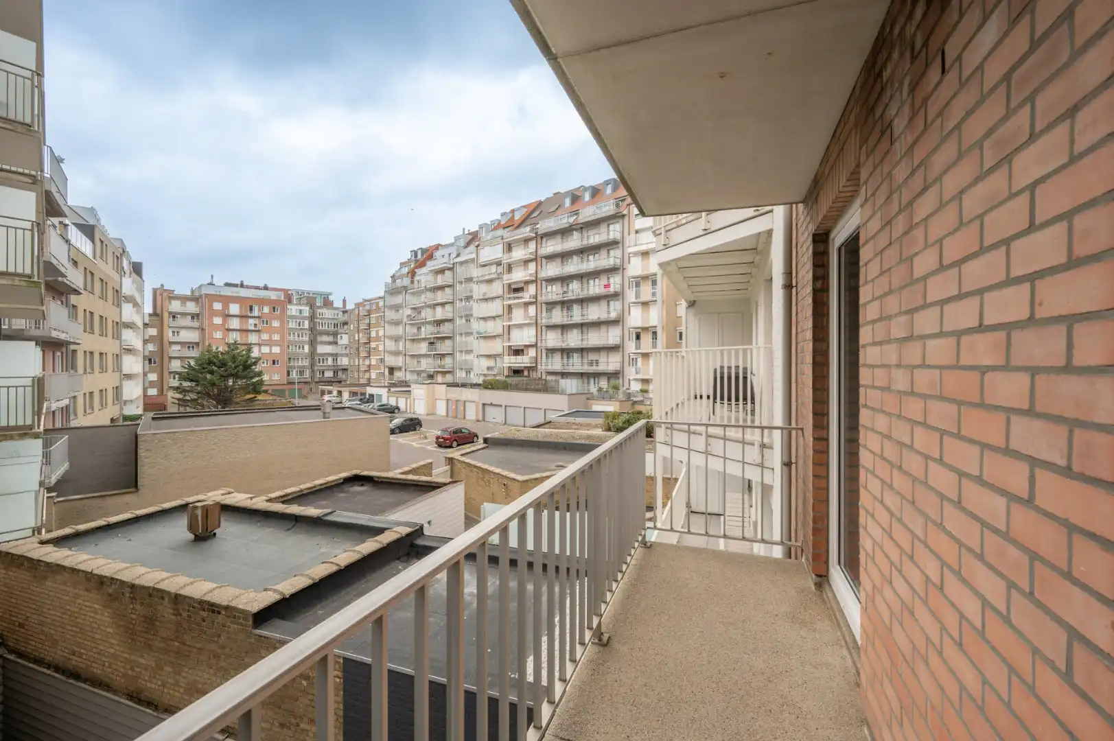 Instapklaar 3-slaapkamerappartement met zijdelings zeezicht foto 15
