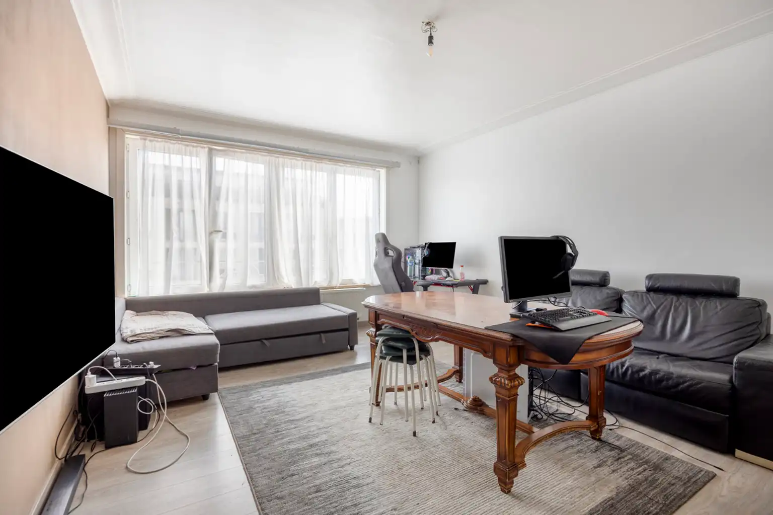 Instapklaar 2-slaapkamerappartement met garage foto 3