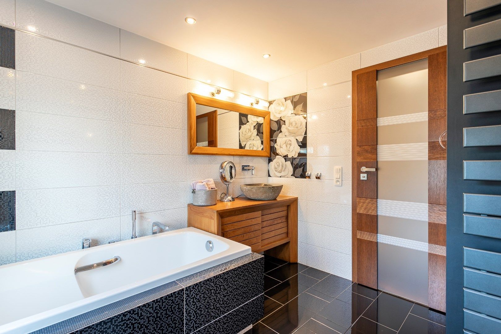 Volledig gerenoveerde woning met 3 slaapkamers, bureau en tuin foto 13
