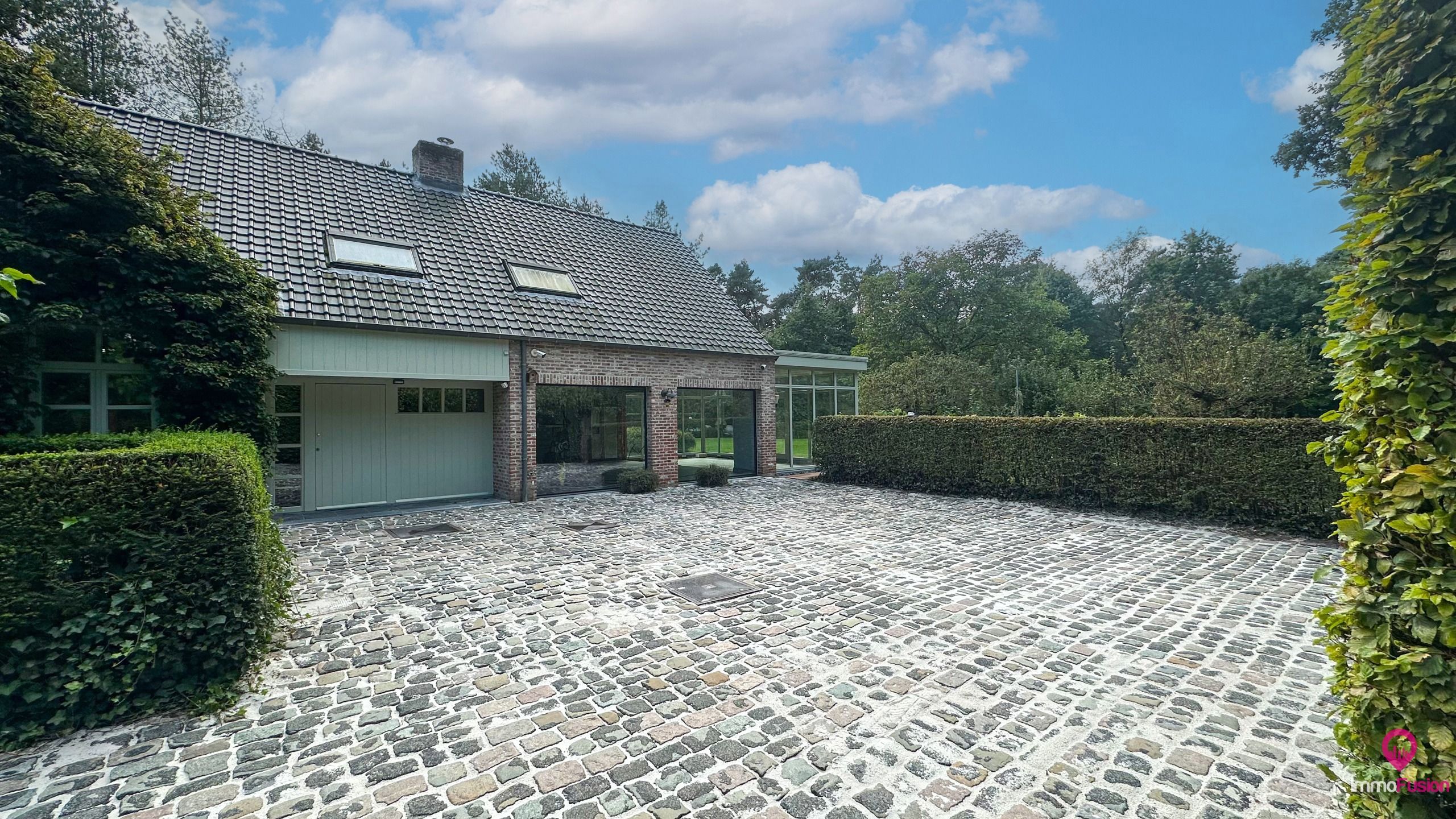 Uitzonderlijk gelegen villa met 5 slpks + zwembad op 1,97ha! foto 68