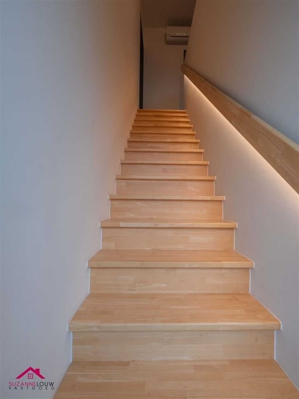 Instapklare half vrijstaande gezinswoning met gezellige tuin foto 20