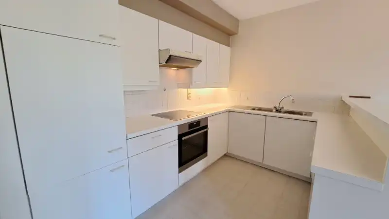 Comfortabel 2-slaapkamerappartement met Terras te huur in Oostkamp foto 4