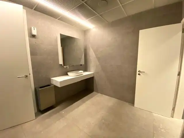 Stijlvolle kantoorruimte 300+m² met 16 autostaanplaatsen ideale ligging langs E313. foto 19