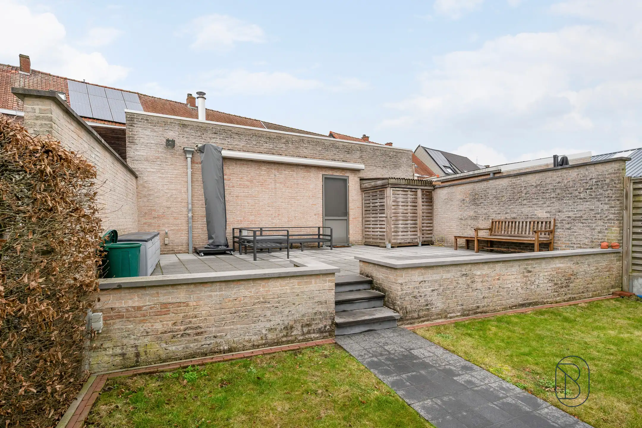 Topgelegen handelspand met woonst foto 27