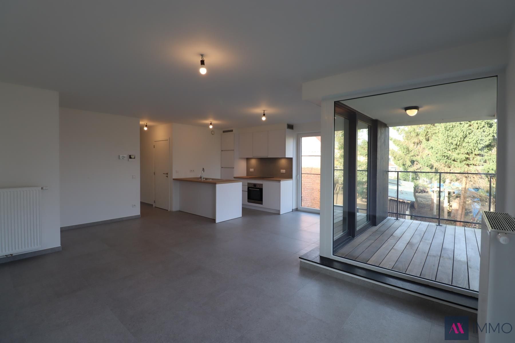 Recent 2 slpk-appt. met terras en autostaanplaats foto {{pictureIndex}}