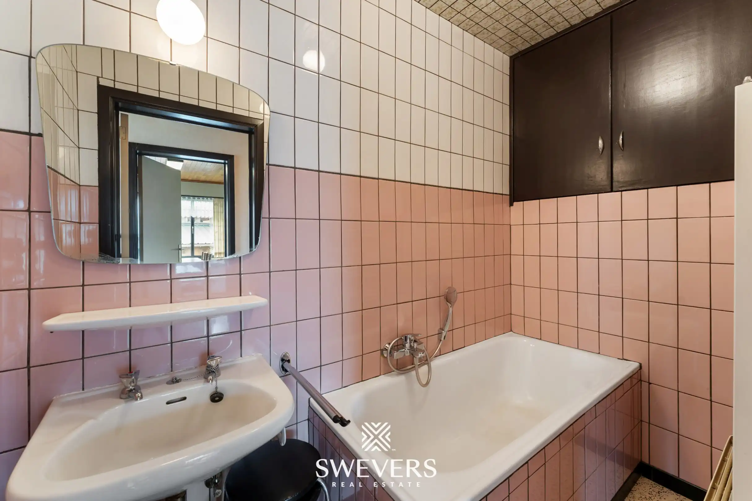 Charmante renovatiewoning met stevige structuur en veel potentieel in Koersel foto 15