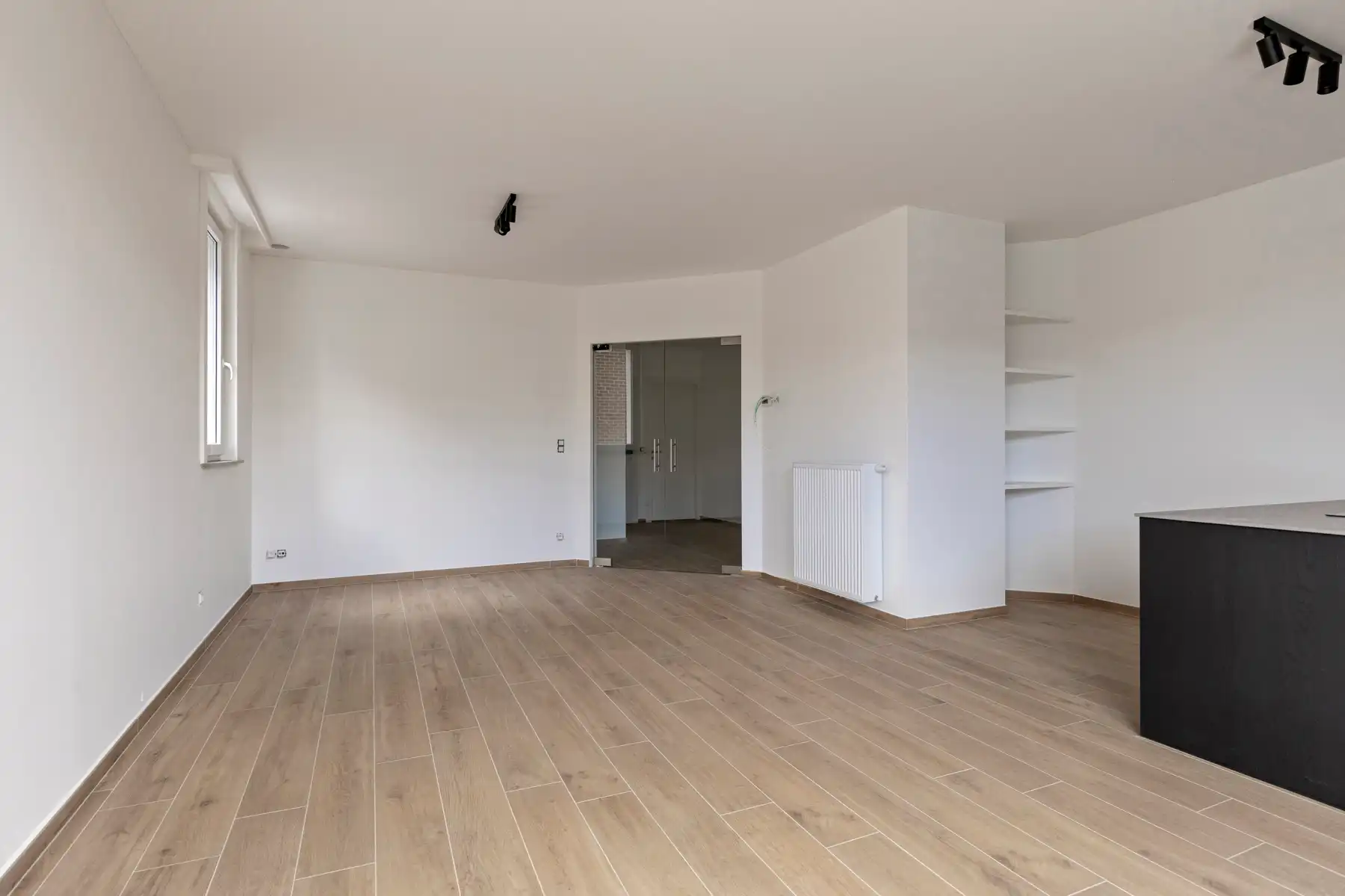 Gerenoveerd 2-slpk appartement in wijk Pulhof Berchem foto 2