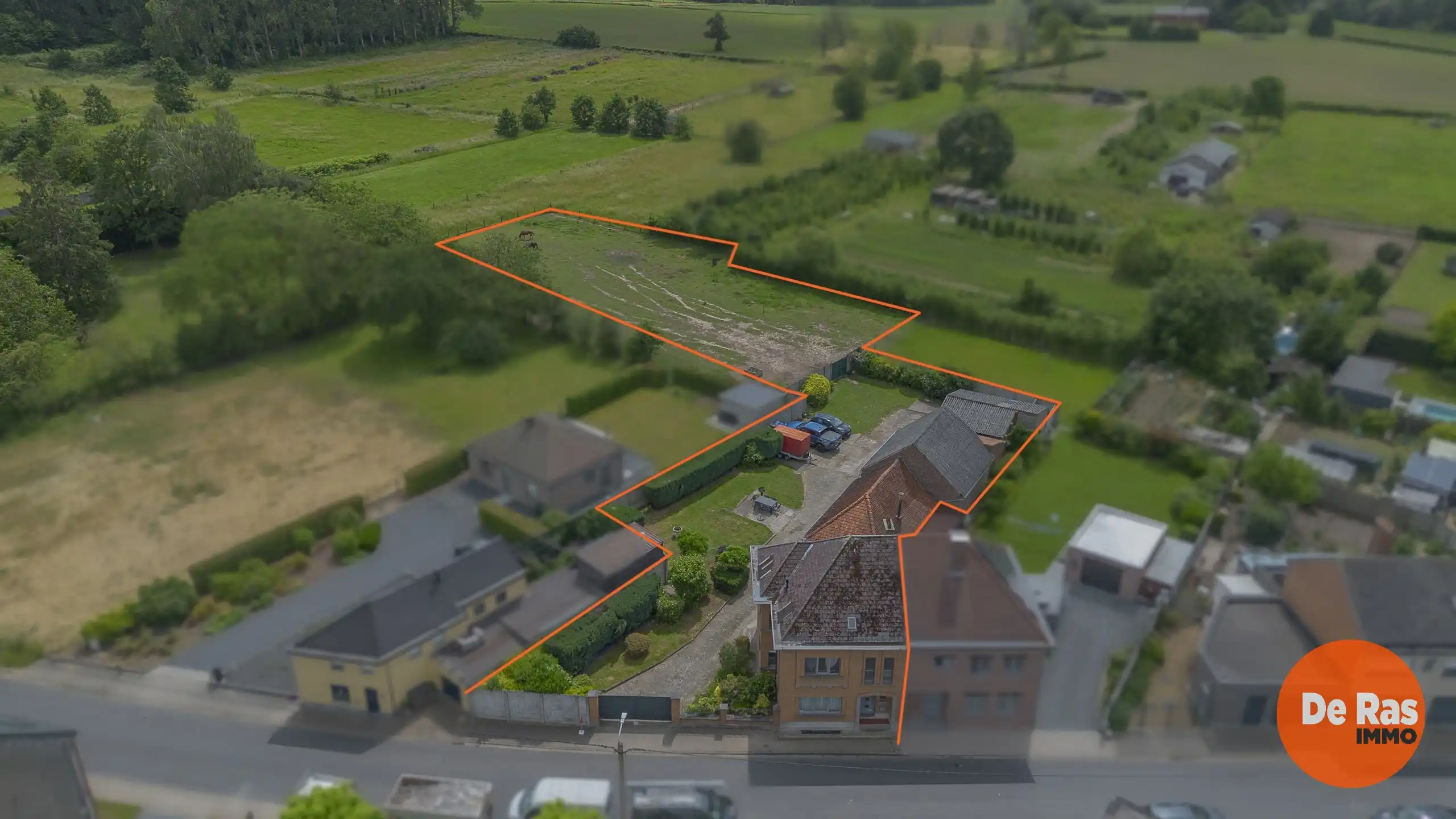 LIEDEKERKE – Gezinswoning met weide en loodsen op 30a 25ca foto 2