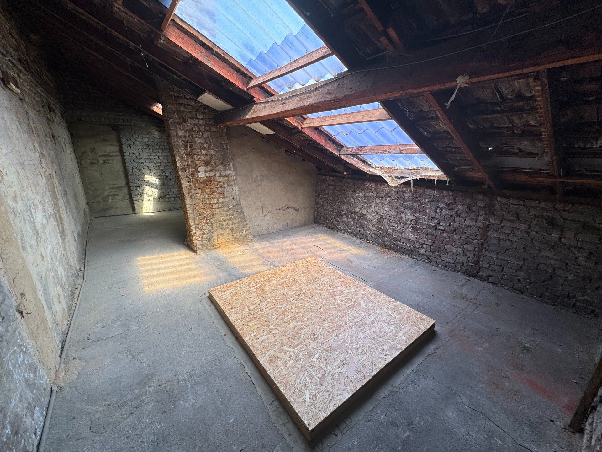 Woning met kantoor/winkel en magazijn/loods te koop in het centrum van Meulebeke. foto 16