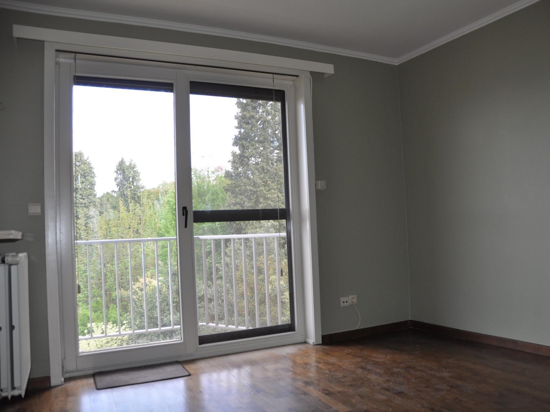 Ruim en verzorgd appartement met 2 slaapkamers in residentiële buurt - garagebox mogelijk. foto 9