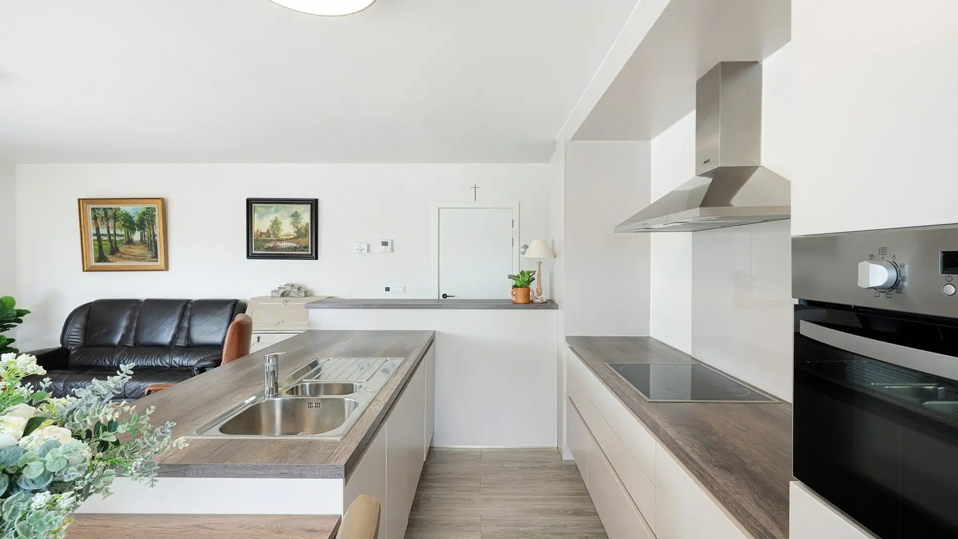 Gerenoveerd appartement met twee kamers en open zichten  foto 7
