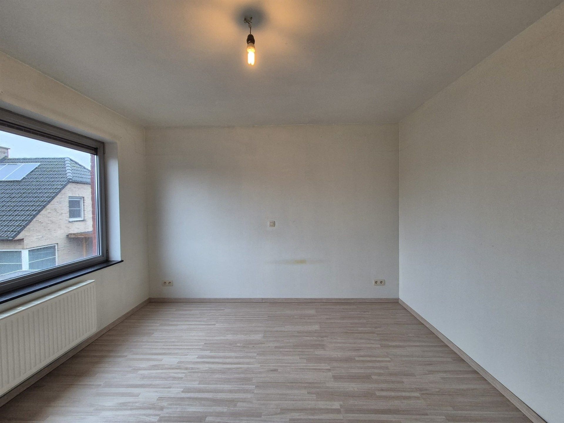 Rustig gelegen woning met tuin en garage. foto 22