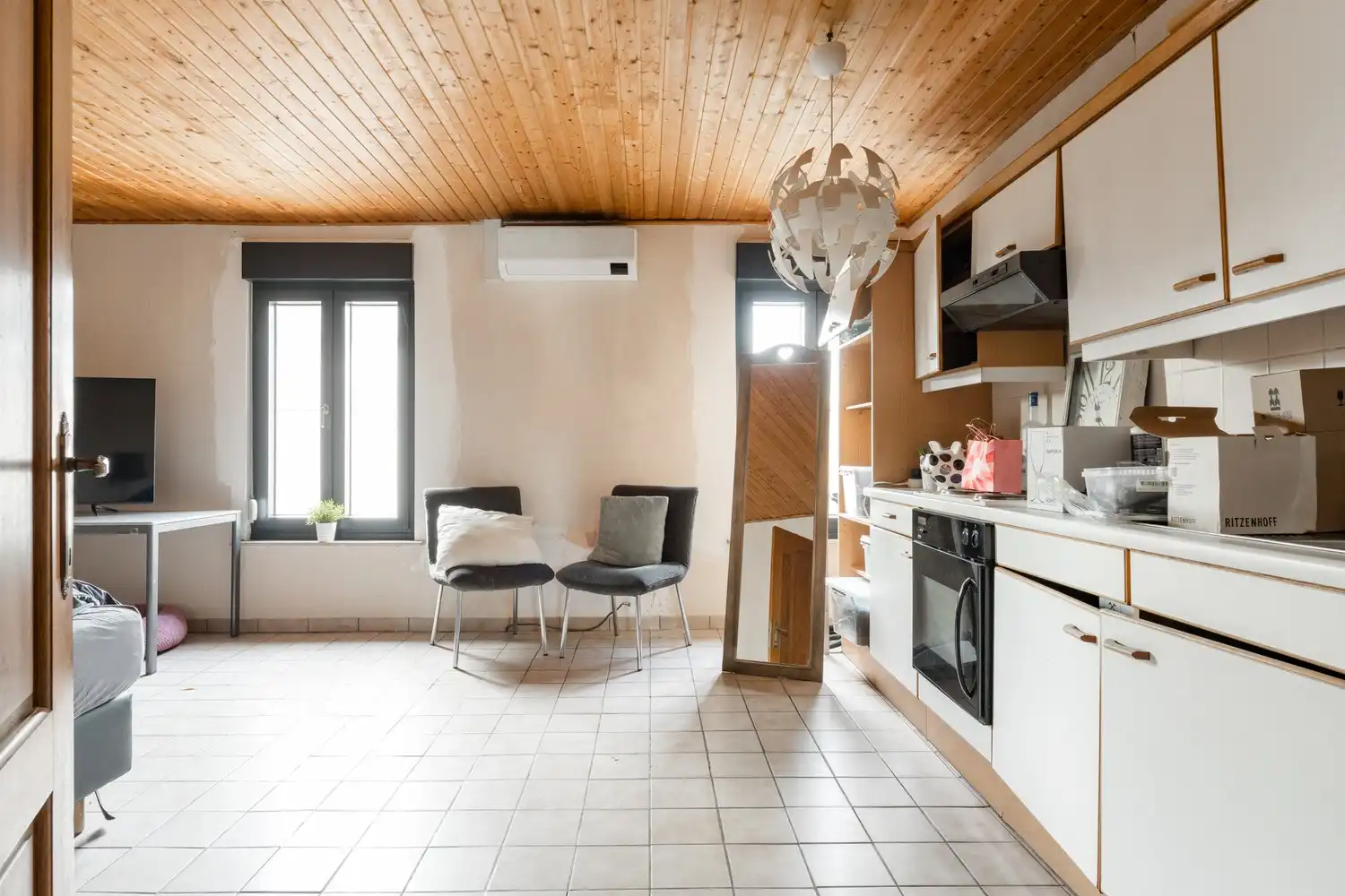 Karaktervolle woning met tal van mogelijkheden in het hart van Neerpelt foto 16