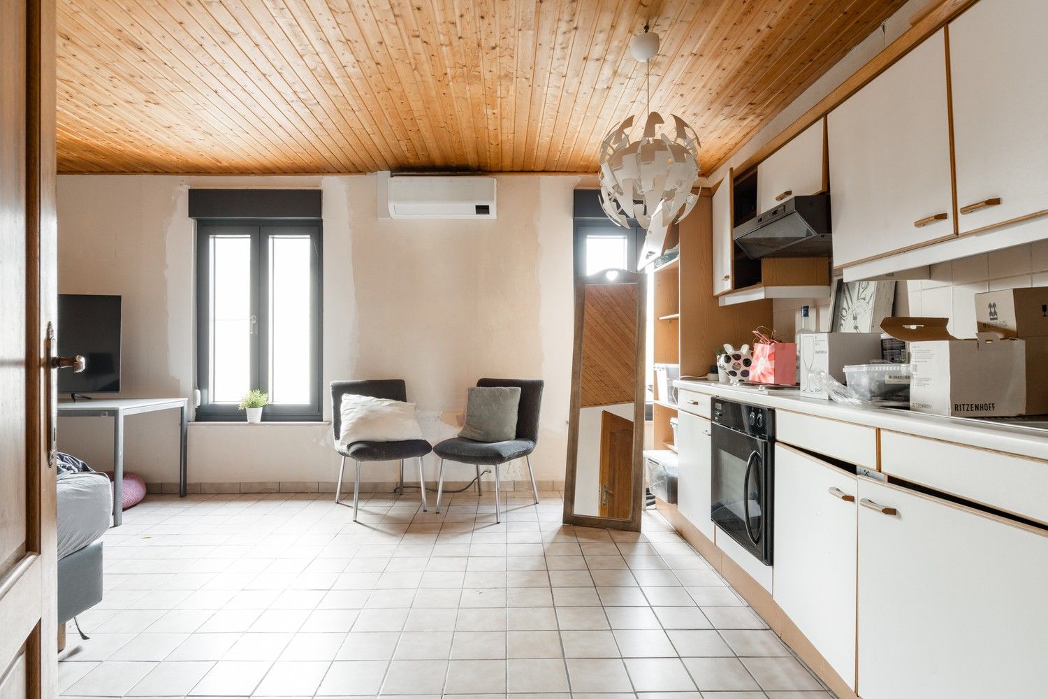 Karaktervolle woning met tal van mogelijkheden in het hart van Neerpelt foto 16