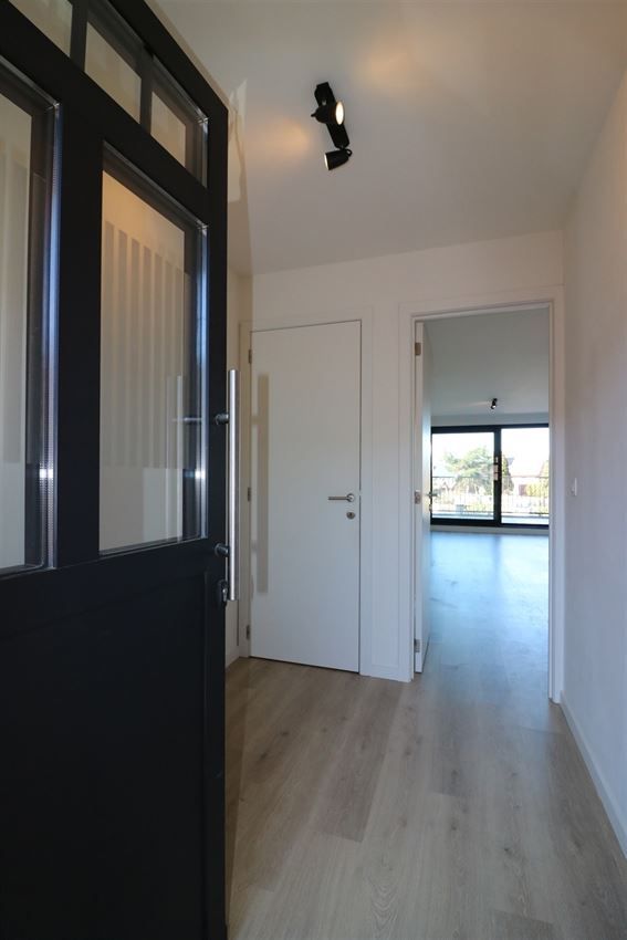 Appartement met 2 slpk., groot terras en autostaanplaats foto 3