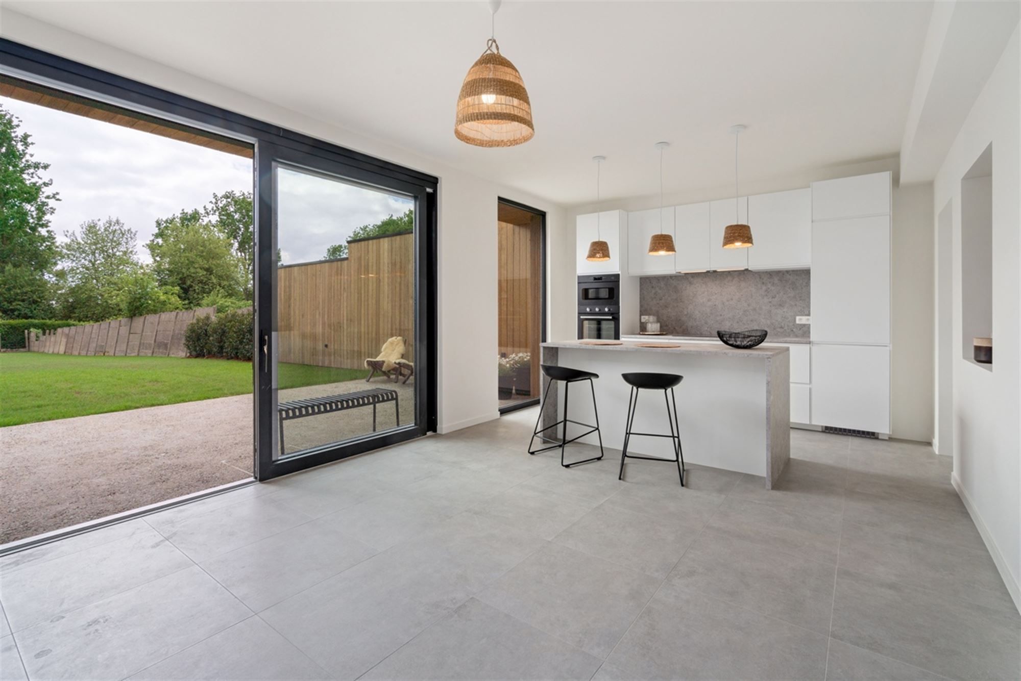Stijlvolle, volledig gerenoveerde, INSTAPKLARE / WOONKLARE WONING (HOB) met 3 slaapkamers, 2 badkamers en garage op 756 m² foto 9