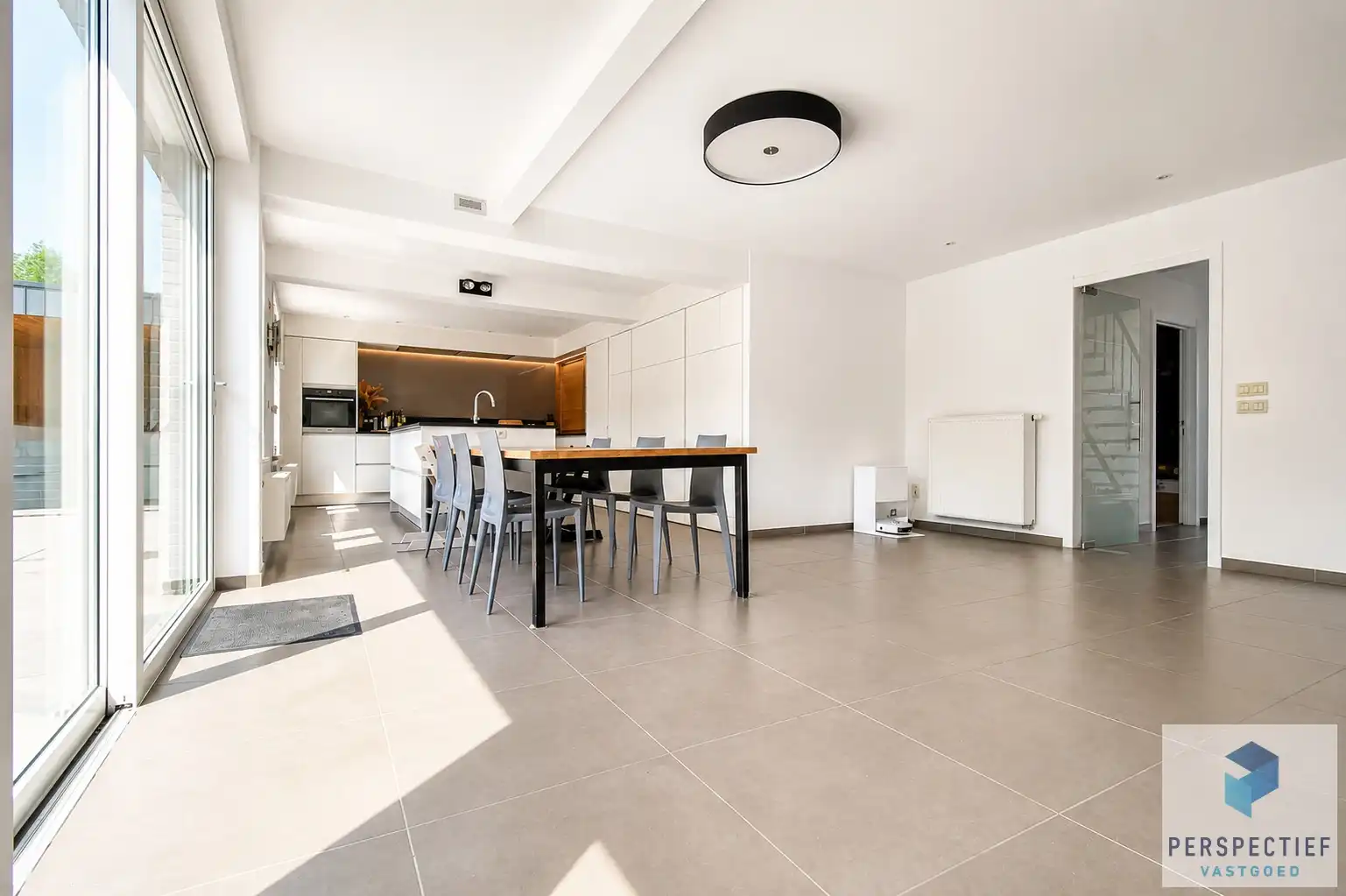Ruime (254m²) instapklare gezinswoning met 4 slaapkamers, zwembad en poolhouse foto 13