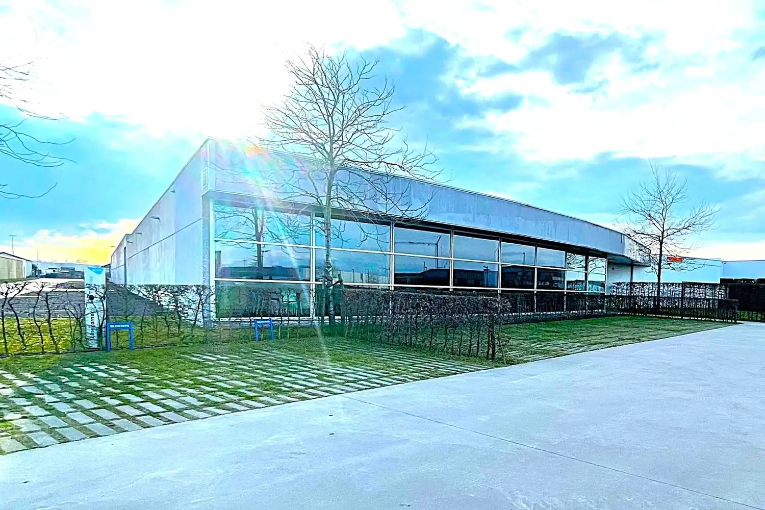 bedrijfsgebouw | 960m² showroom, kantoren en 840m² magazijnruimte. foto 20