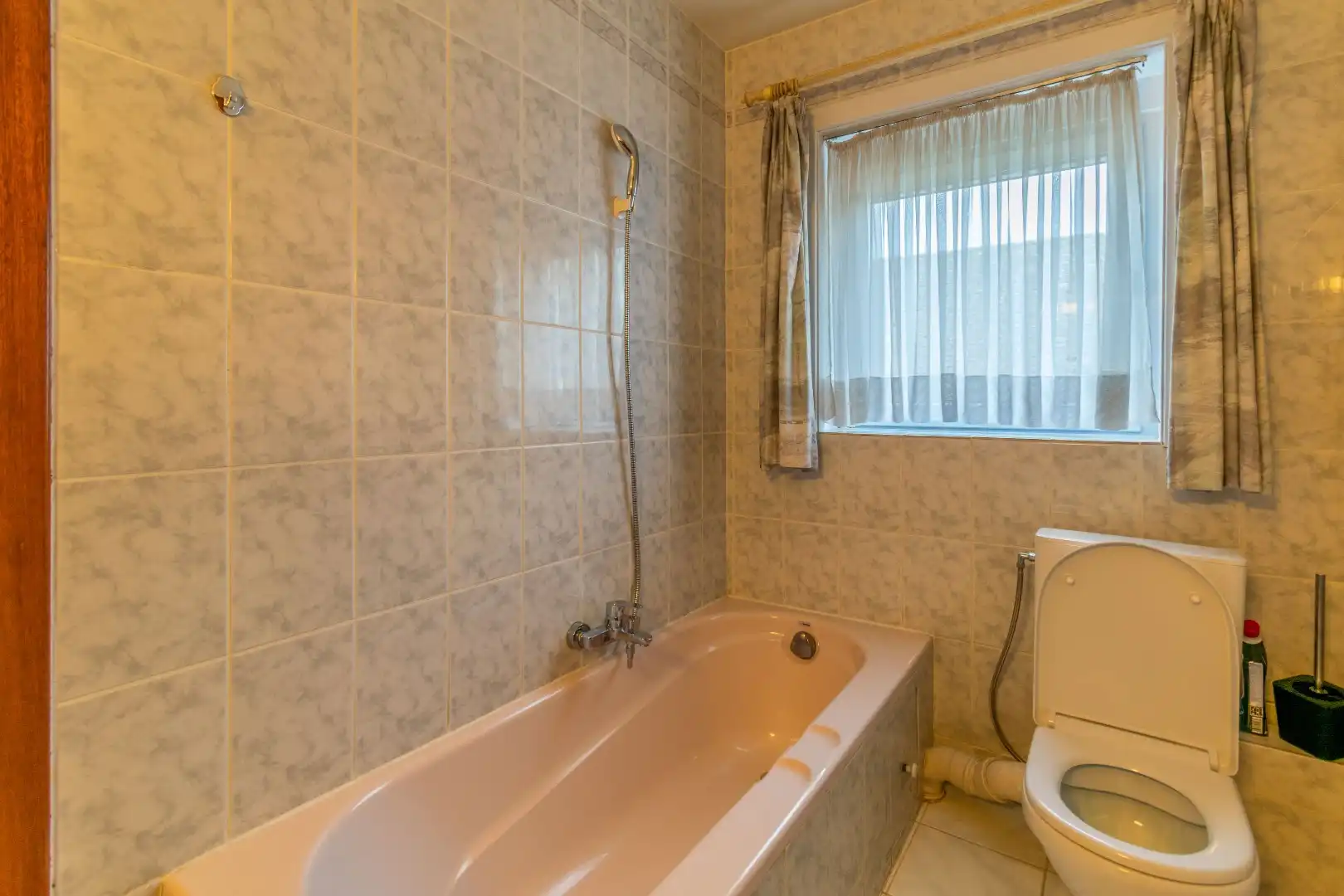 !!! OPTIE !!! Een degelijke, vrijstaande woning te Lembeek! foto 21